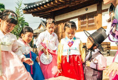 전통한옥, 그리고 한복과 함께 떠나는 오래된 미래로의 추억 여행