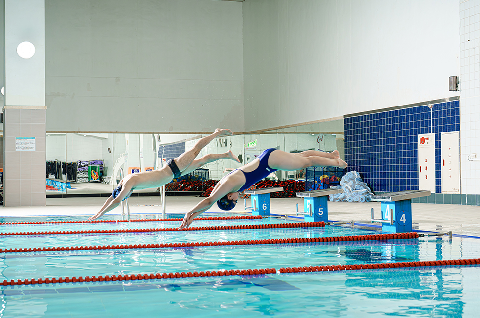 수영을 처음 배운 곳에서, 이제는 누군가의 첫 수영을 함께합니다